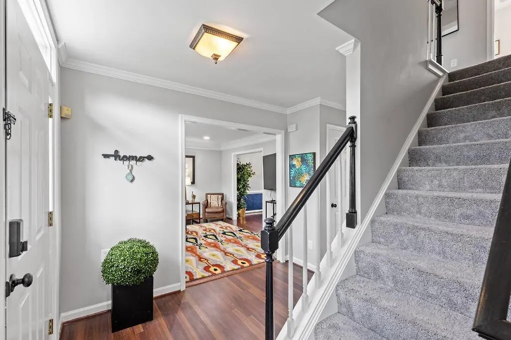 The Safari House: Where Adventure & Comfort Awaits Richmond 0*,