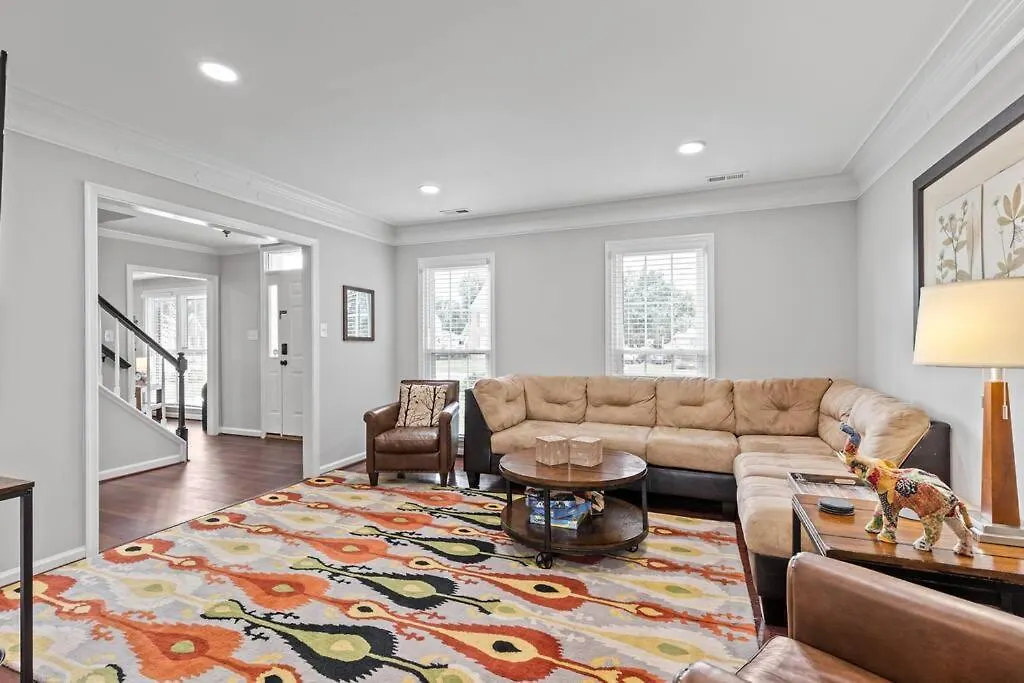 The Safari House: Where Adventure & Comfort Awaits Richmond