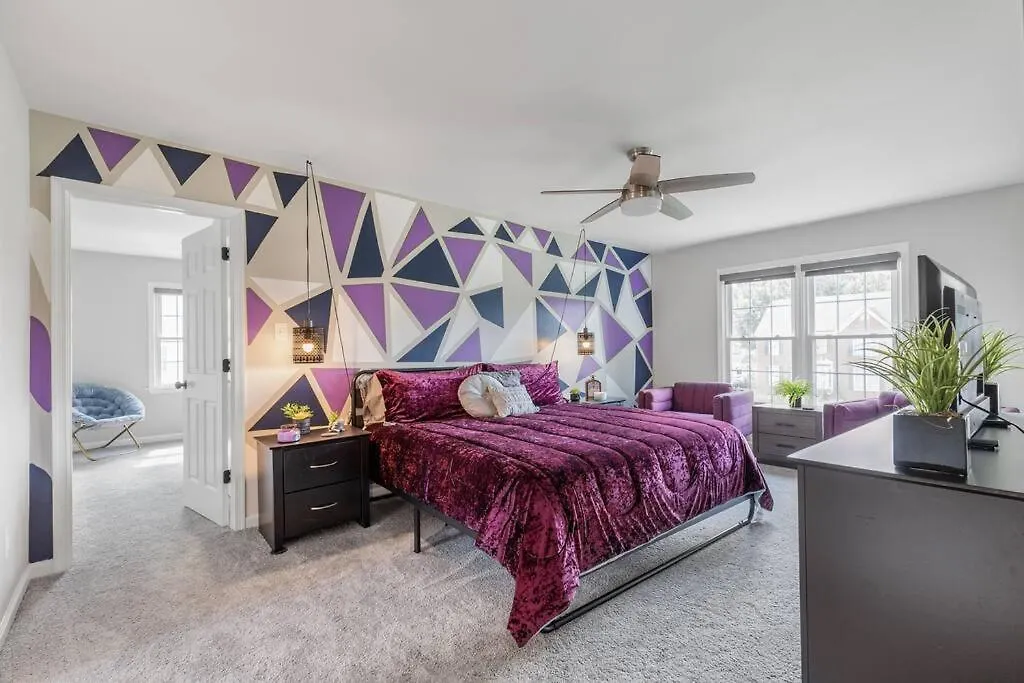 The Safari House: Where Adventure & Comfort Awaits Richmond 0*,  United States